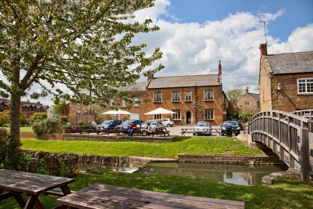 The Nevill Arms Hotel Medbourne Eksteriør billede
